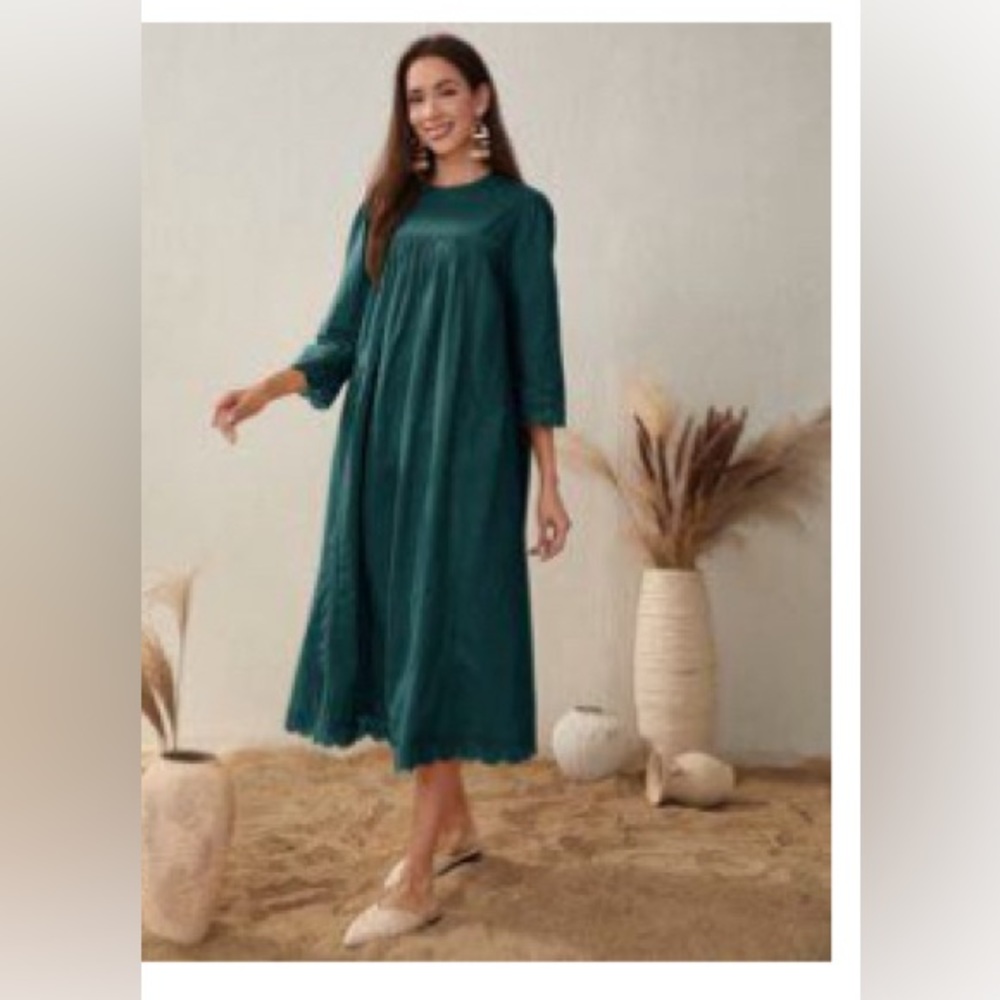 Green cotton midi dress edged with lace